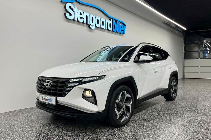 Hvid Hyundai Tucson fra 2022 set udefra