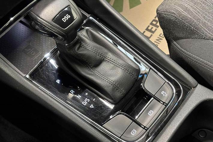 Hvid Skoda Karoq fra 2018