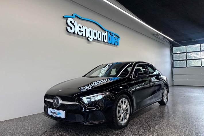 Sort Mercedes A200 fra 2020 set udefra