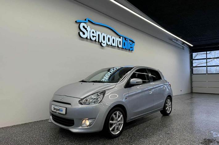 Sølv Mitsubishi Space Star fra 2015