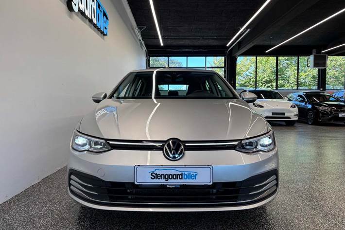 Rød VW Golf VIII fra 2021