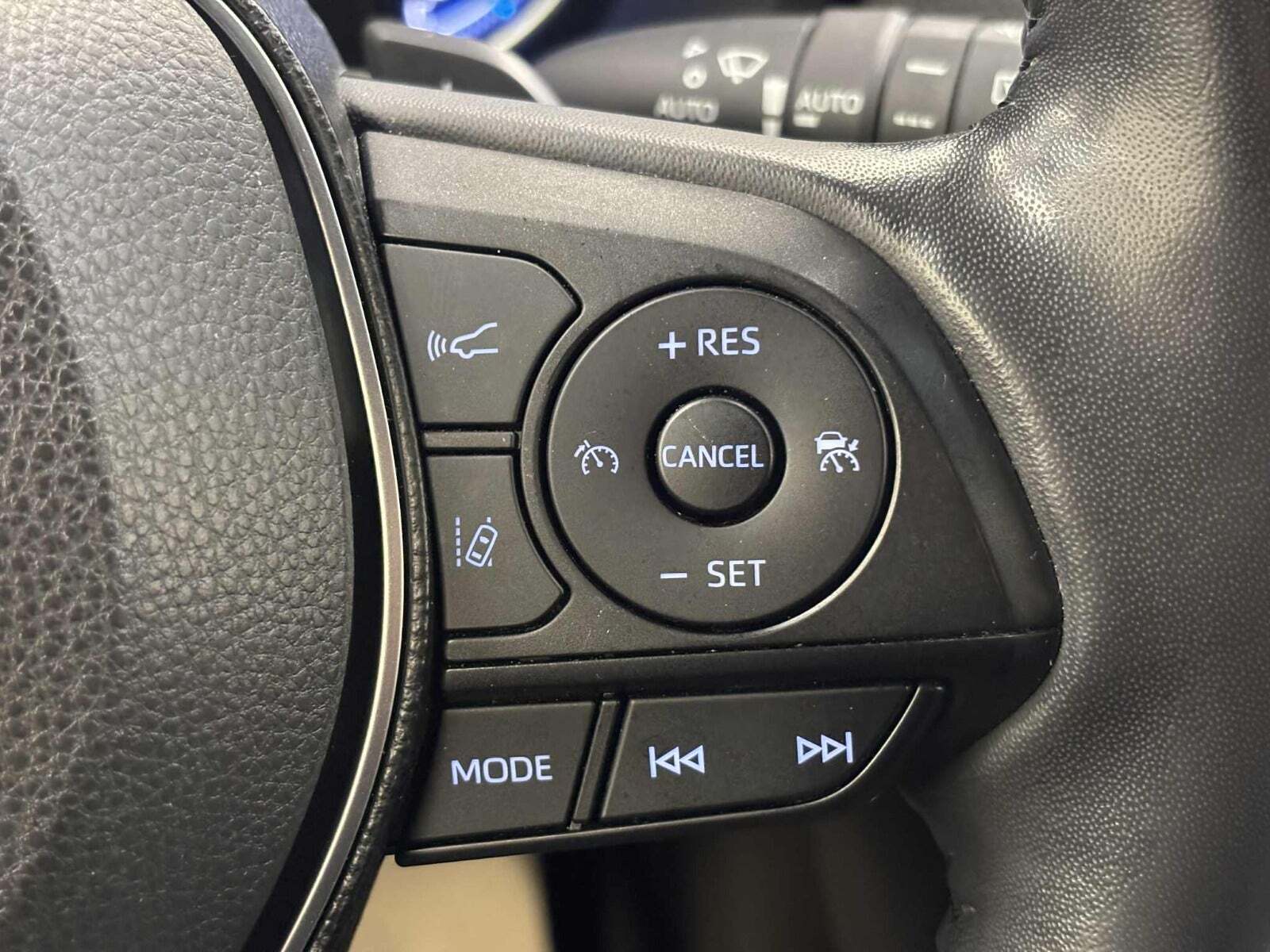 Hvid Toyota RAV4 fra 2020