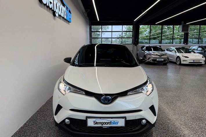Hvid Toyota C-HR fra 2018