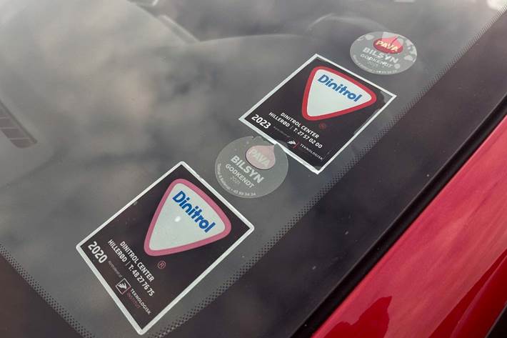 Rød Kia Rio fra 2017