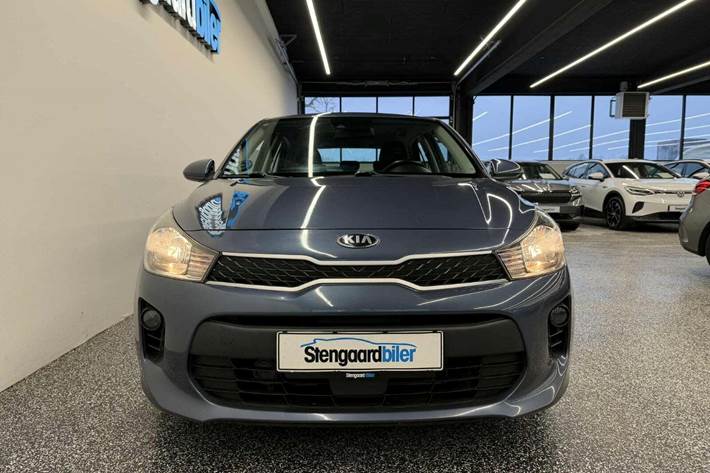 Blå Kia Rio fra 2017