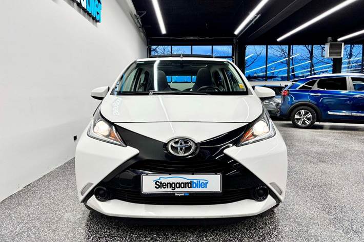 Hvid Toyota Aygo fra 2017