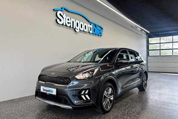Rød Kia Niro fra 2020 set udefra