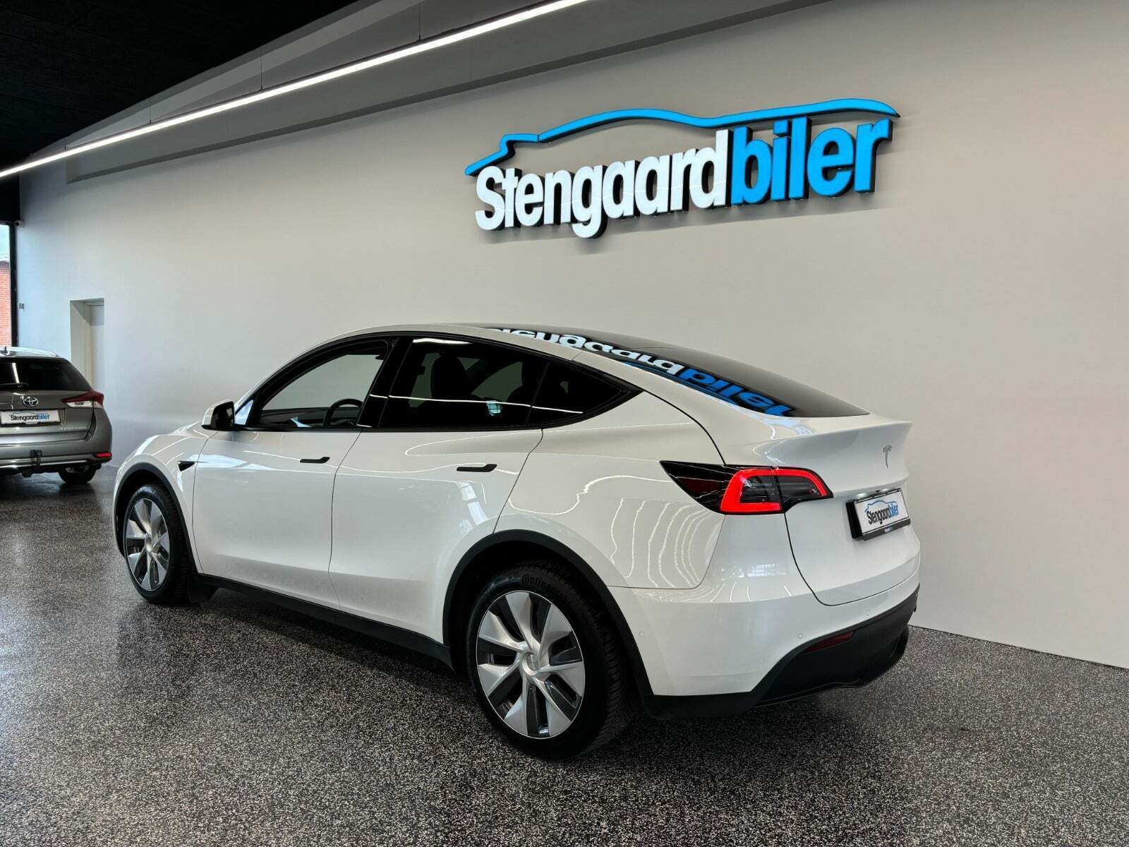 Tesla Model Y Long Range AWD