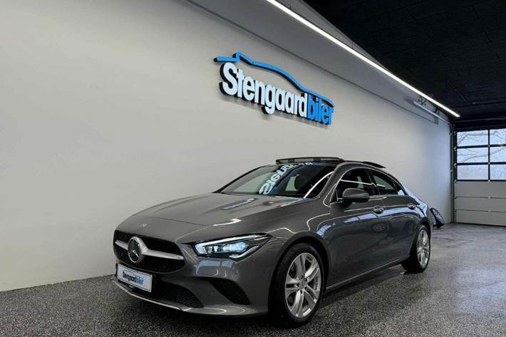 Sølv Mercedes CLA200 fra 2020 set udefra