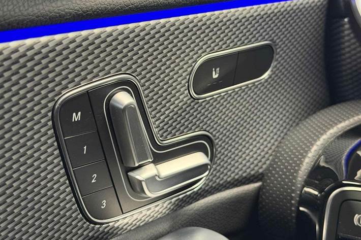 Sølv Mercedes CLA200 fra 2020