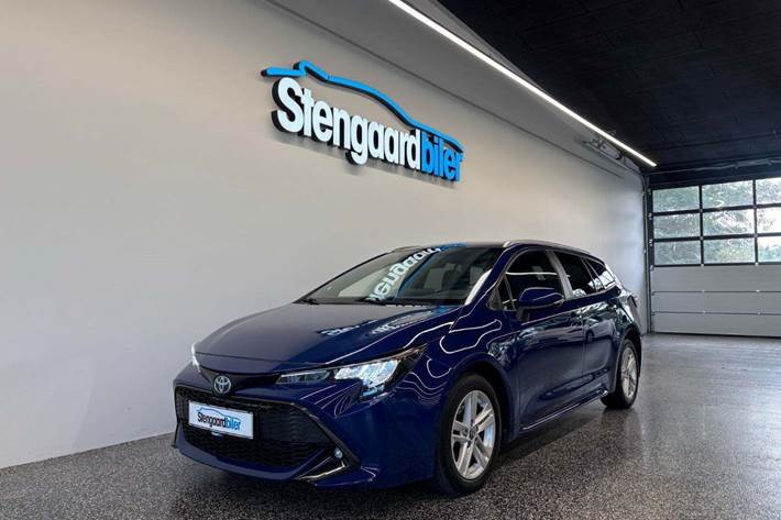 Blå Toyota Corolla fra 2020 set udefra