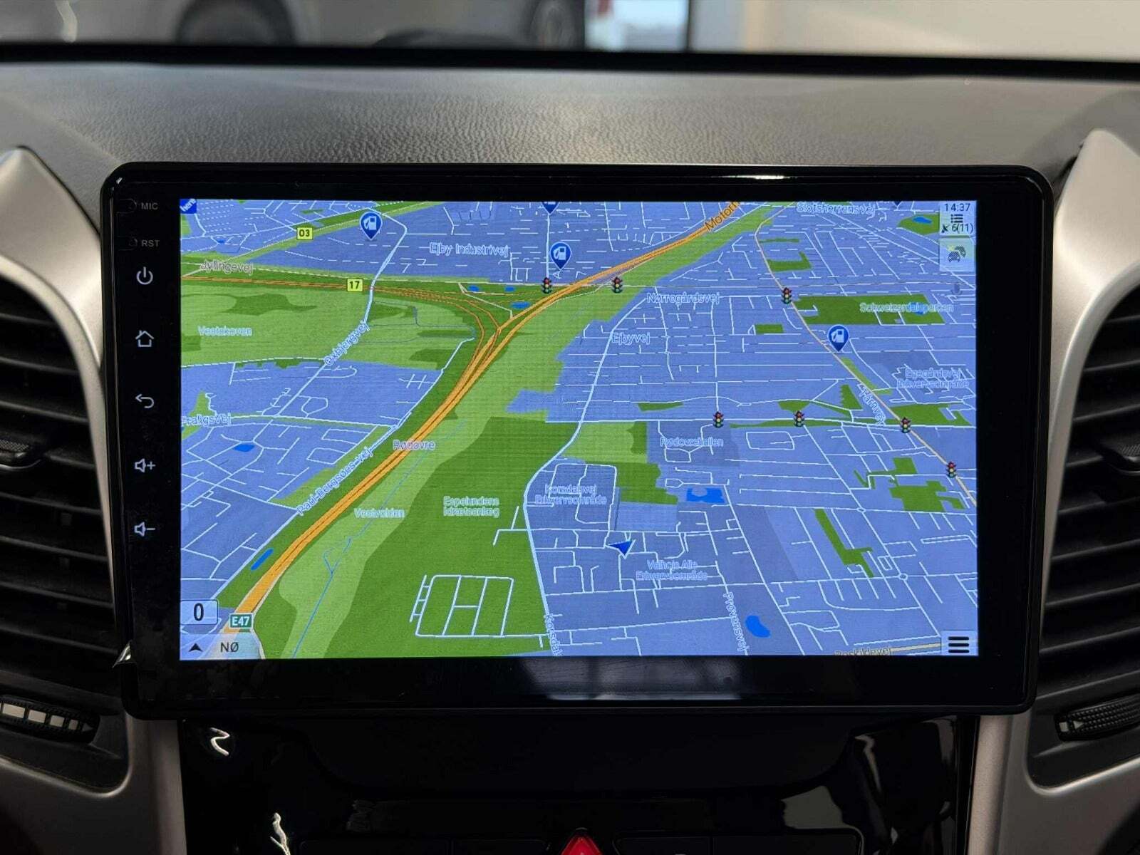 Orange Hyundai i30 fra 2016