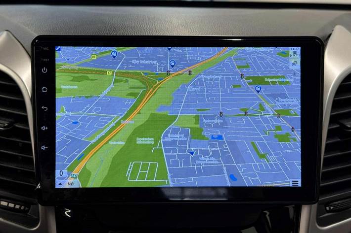 Orange Hyundai i30 fra 2016