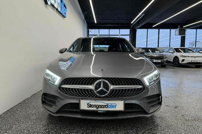 Grå Mercedes A250 e fra 2020