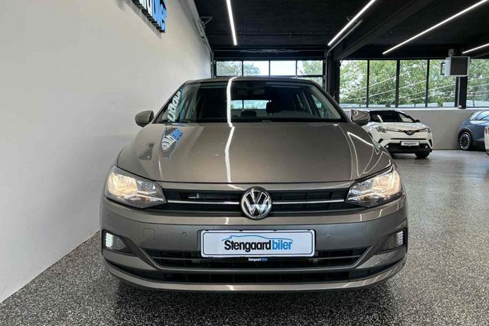 Grå VW Polo fra 2020
