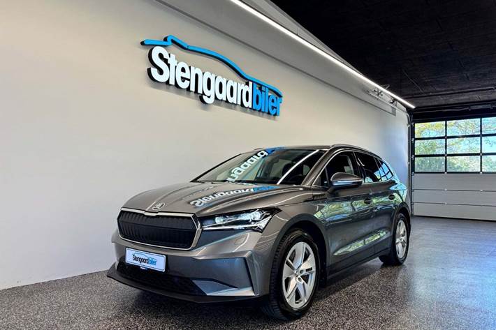 Grå Skoda Enyaq fra 2022 set udefra
