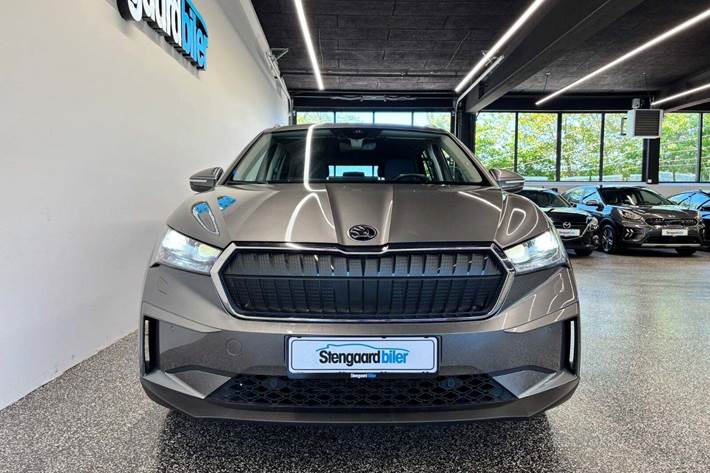 Grå Skoda Enyaq fra 2022