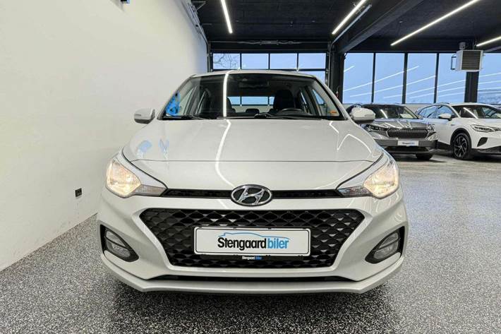 Sølv Hyundai i20 fra 2020