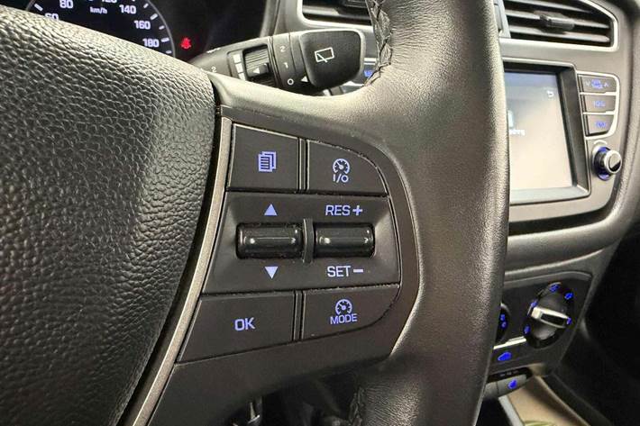 Sølv Hyundai i20 fra 2020