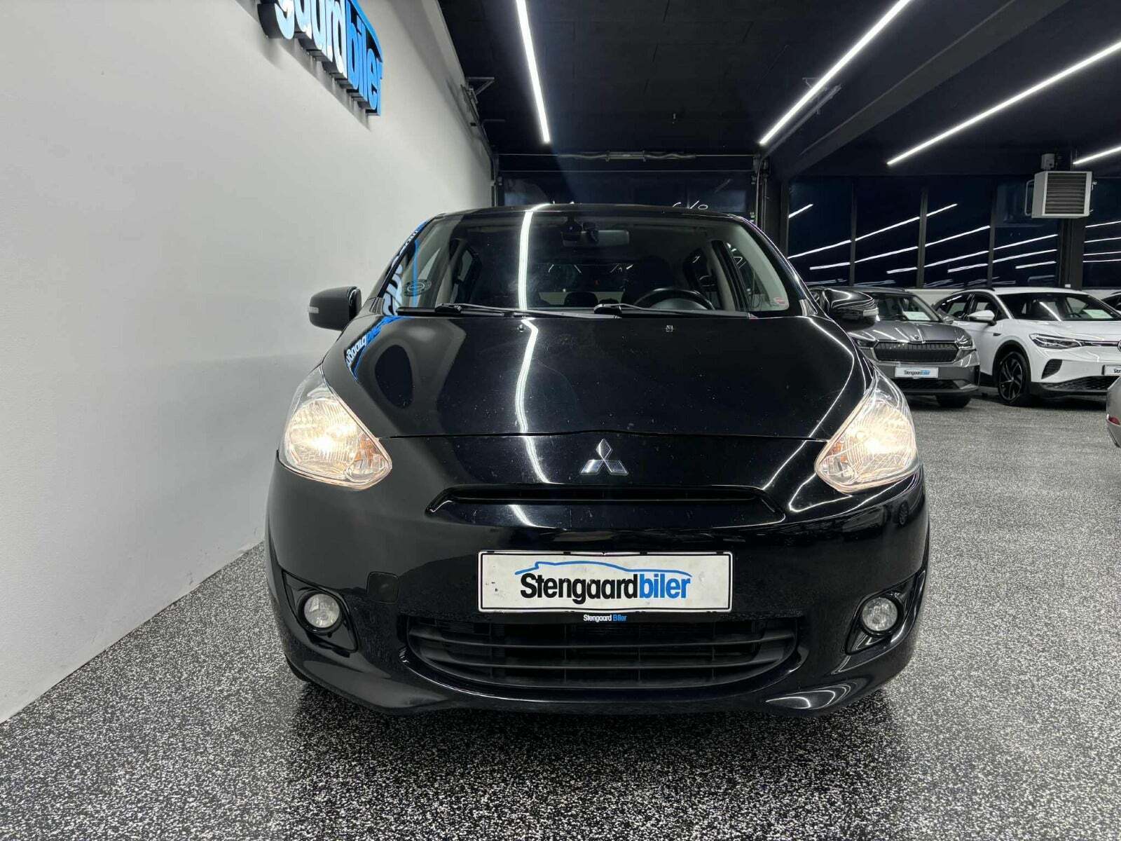 Mitsubishi Space Star 1,2 Black & White CVT