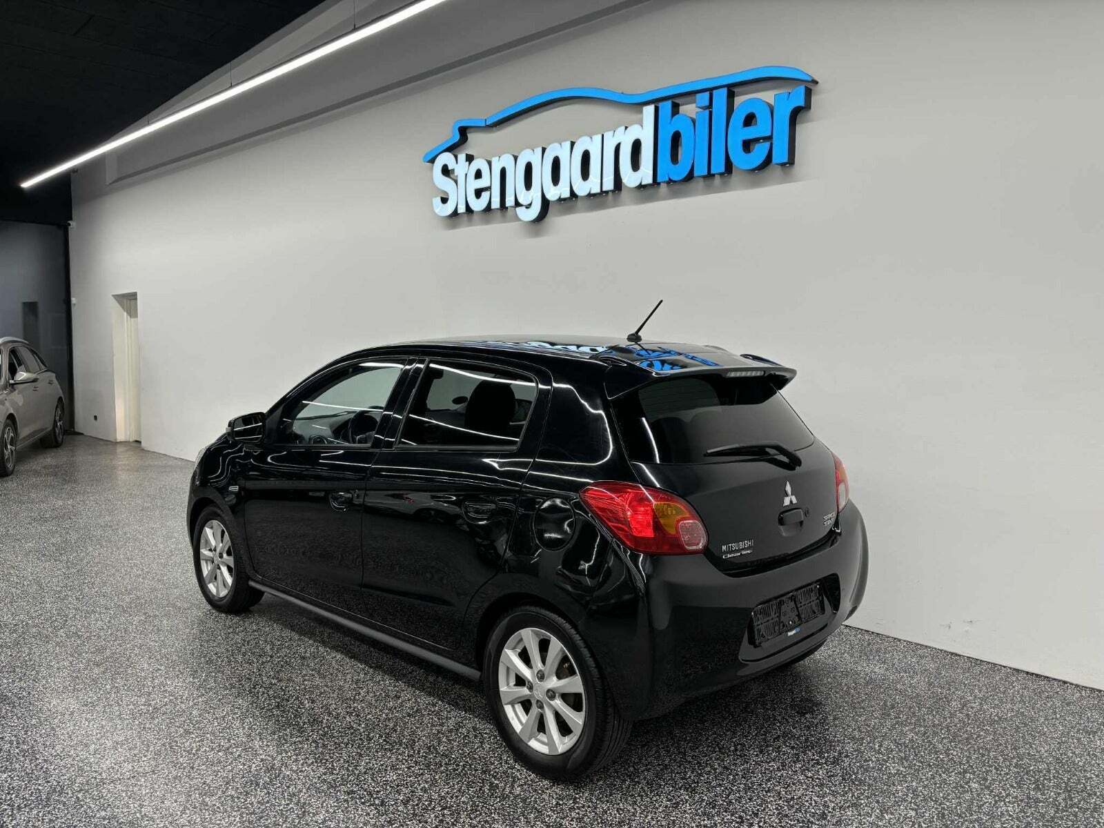 Mitsubishi Space Star 1,2 Black & White CVT