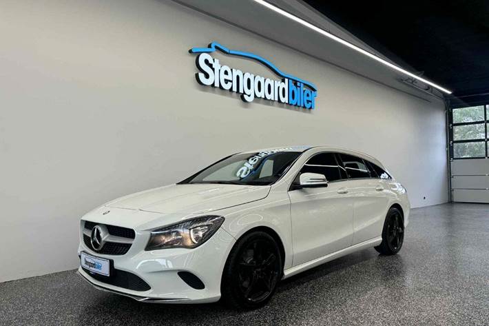 Hvid Mercedes CLA200 fra 2017 set udefra