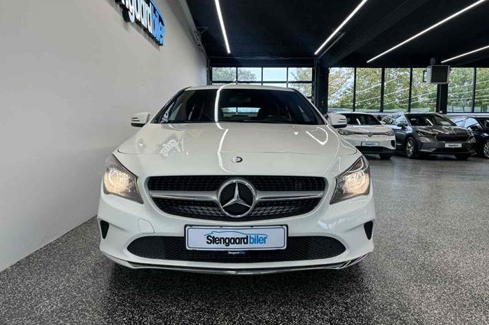 Hvid Mercedes CLA200 fra 2017