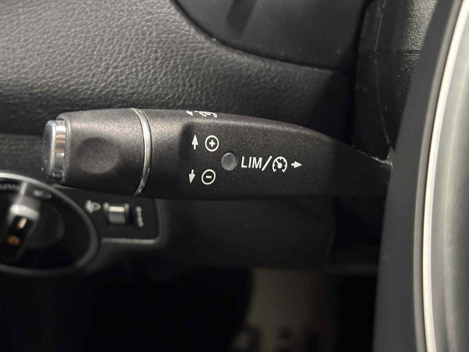 Hvid Mercedes CLA200 fra 2017