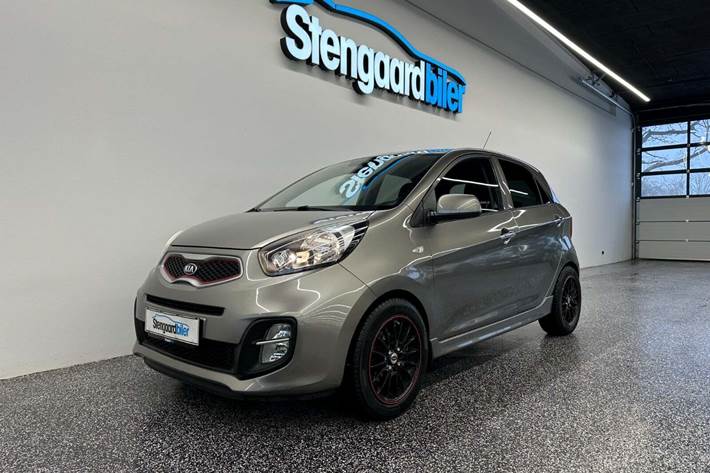 Grå Kia Picanto fra 2015 set udefra