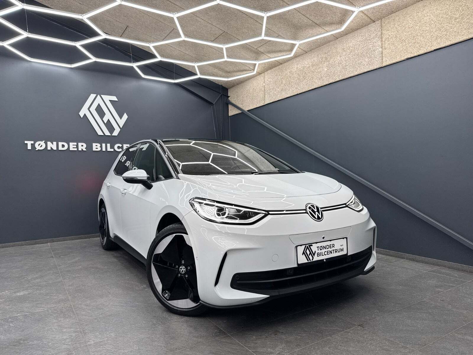 Hvid VW ID.3 fra 2023 set udefra
