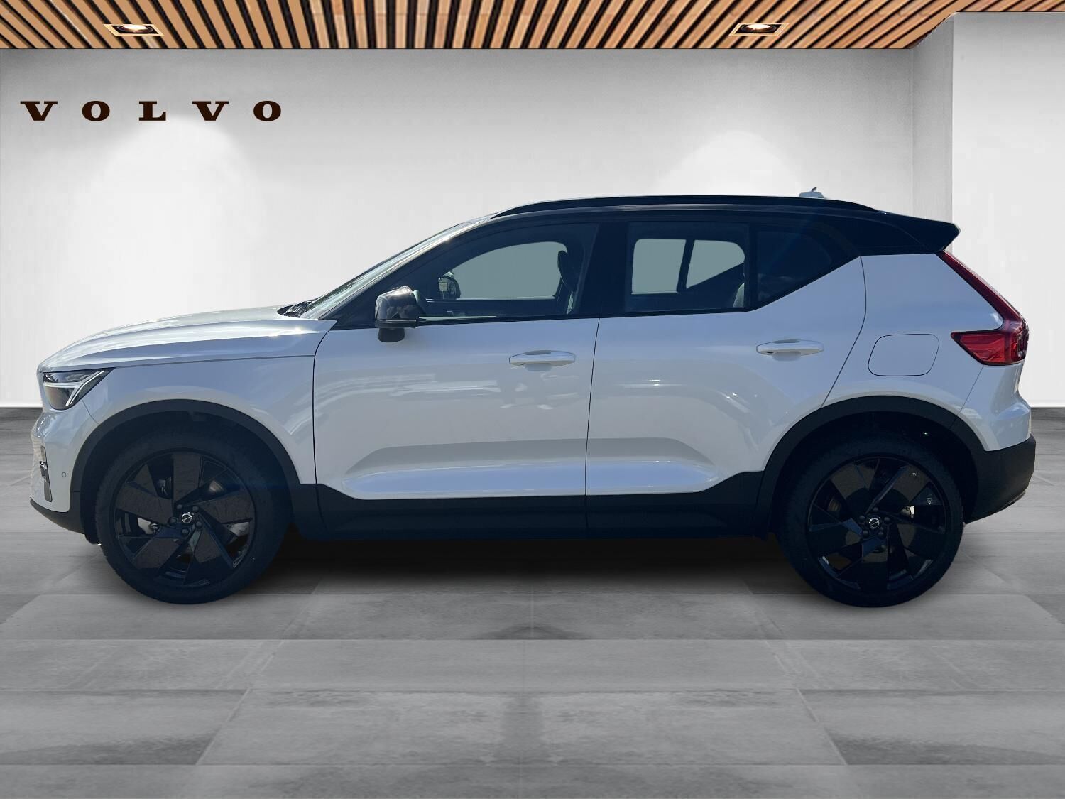 Volvo EX40 Extended Range Black Edition