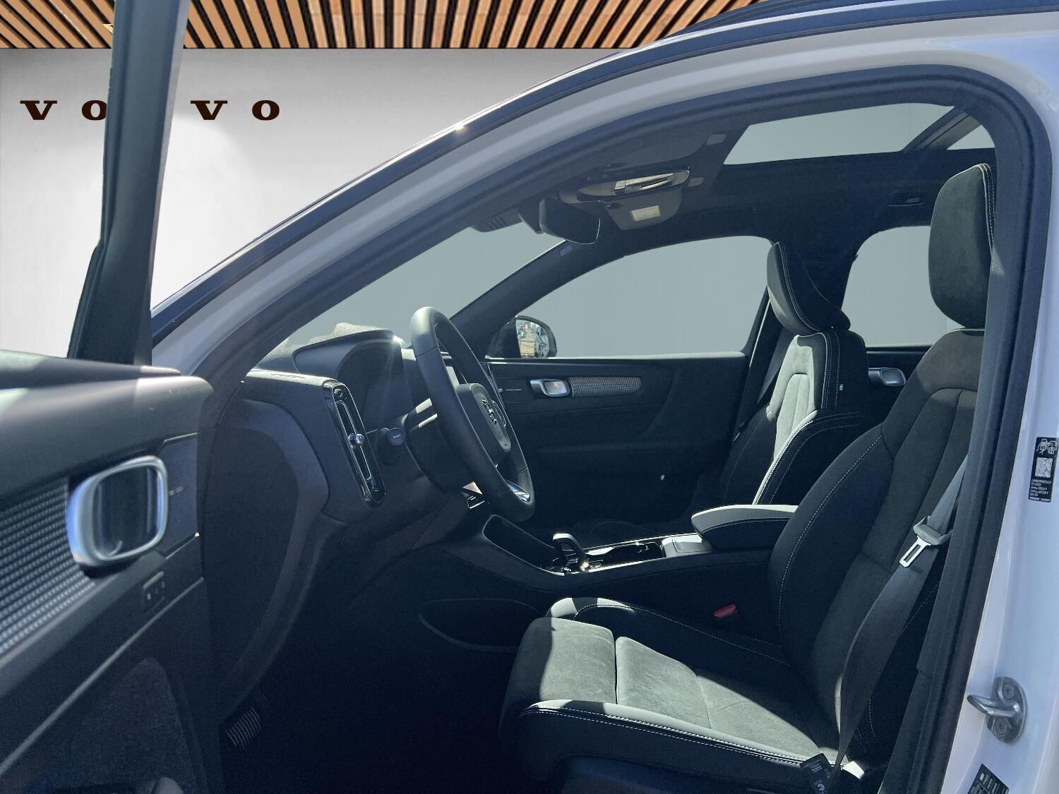 Volvo EX40 Extended Range Black Edition