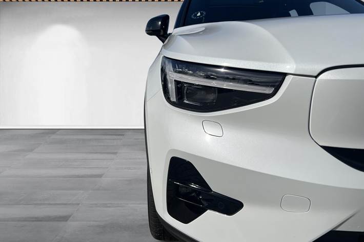 Hvid Volvo EX40 fra 2026