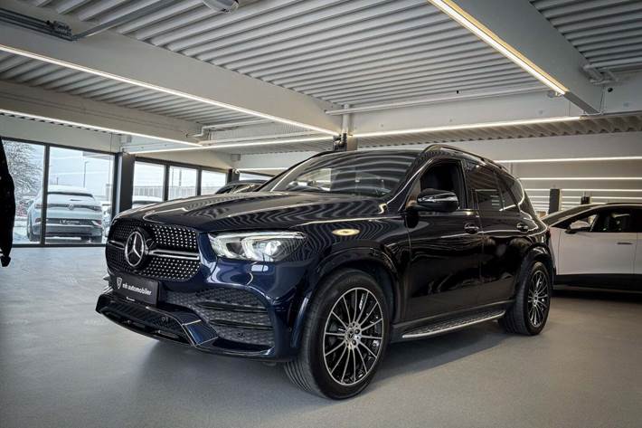 Blå Mercedes GLE350 de fra 2022 set udefra