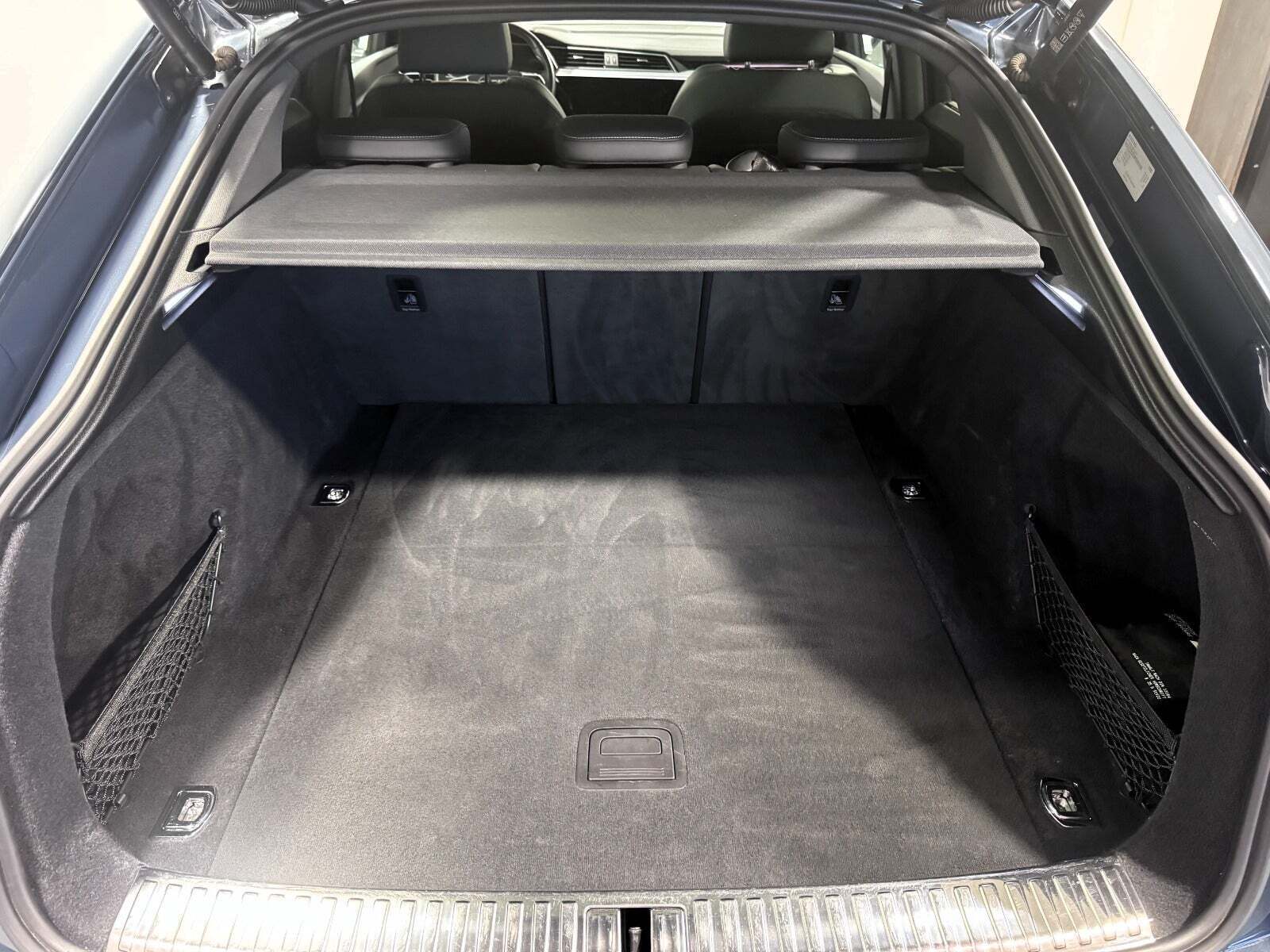 Blå Audi e-tron fra 2023