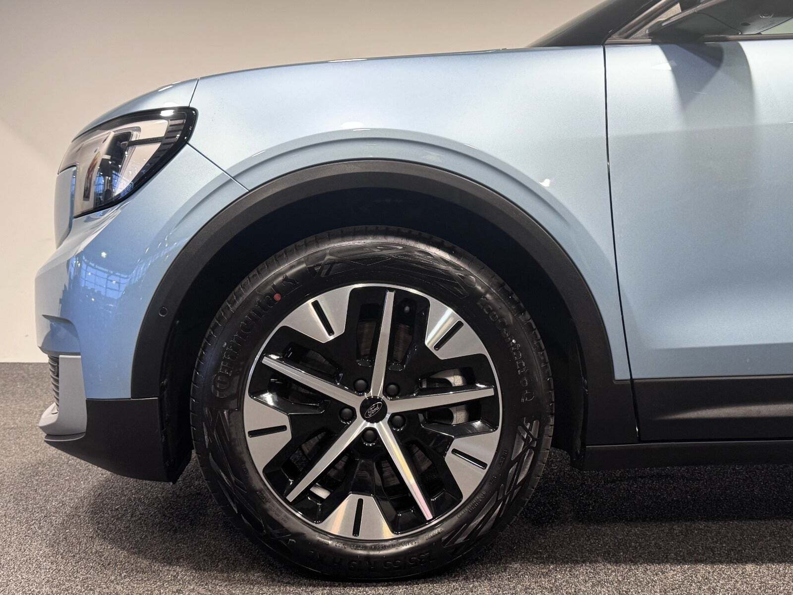 Ford Explorer 77 Select Extended Range