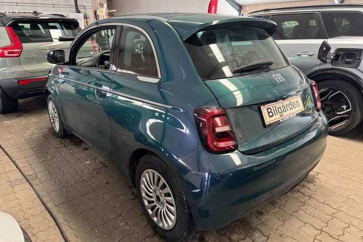 Grøn Fiat 500e fra 2023