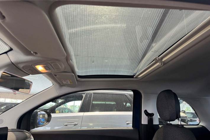 Grøn Fiat 500e fra 2023