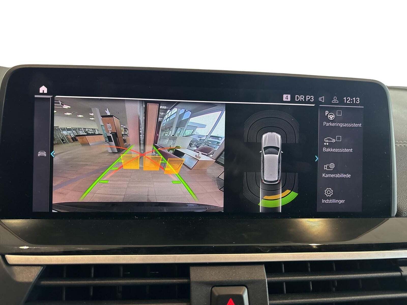 Grå BMW iX3 fra 2021