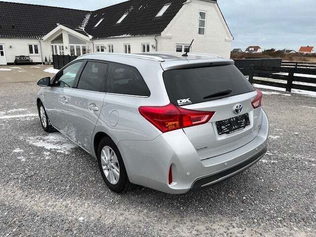 Sølv Toyota Auris fra 2013