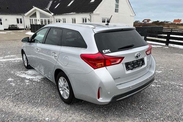 Sølv Toyota Auris fra 2013