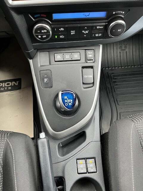 Sølv Toyota Auris fra 2013