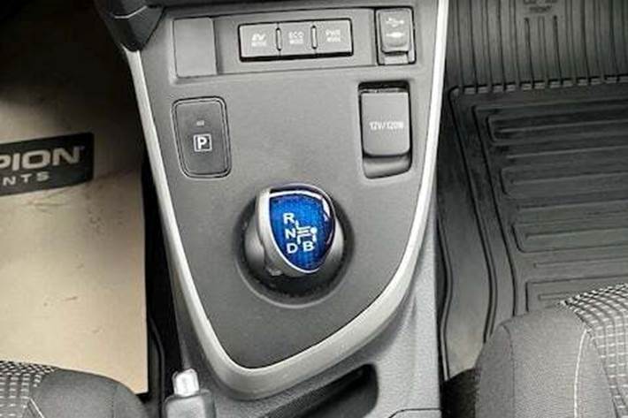 Sølv Toyota Auris fra 2013