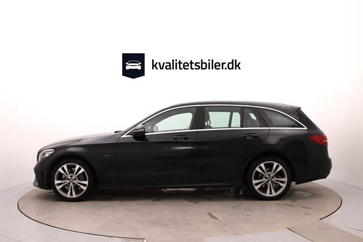 Sort Mercedes C300 de fra 2021