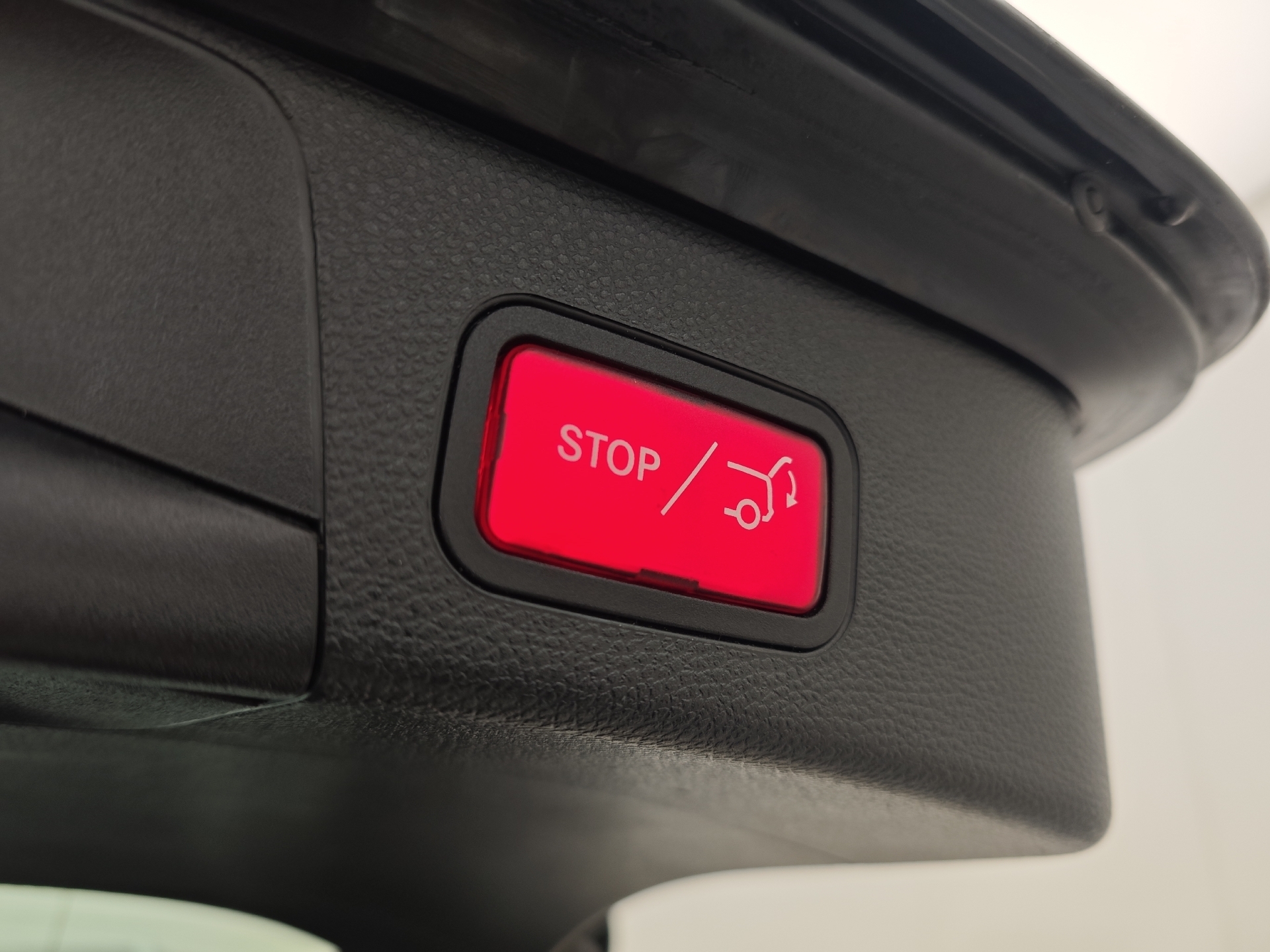 Sort Mercedes C300 de fra 2021