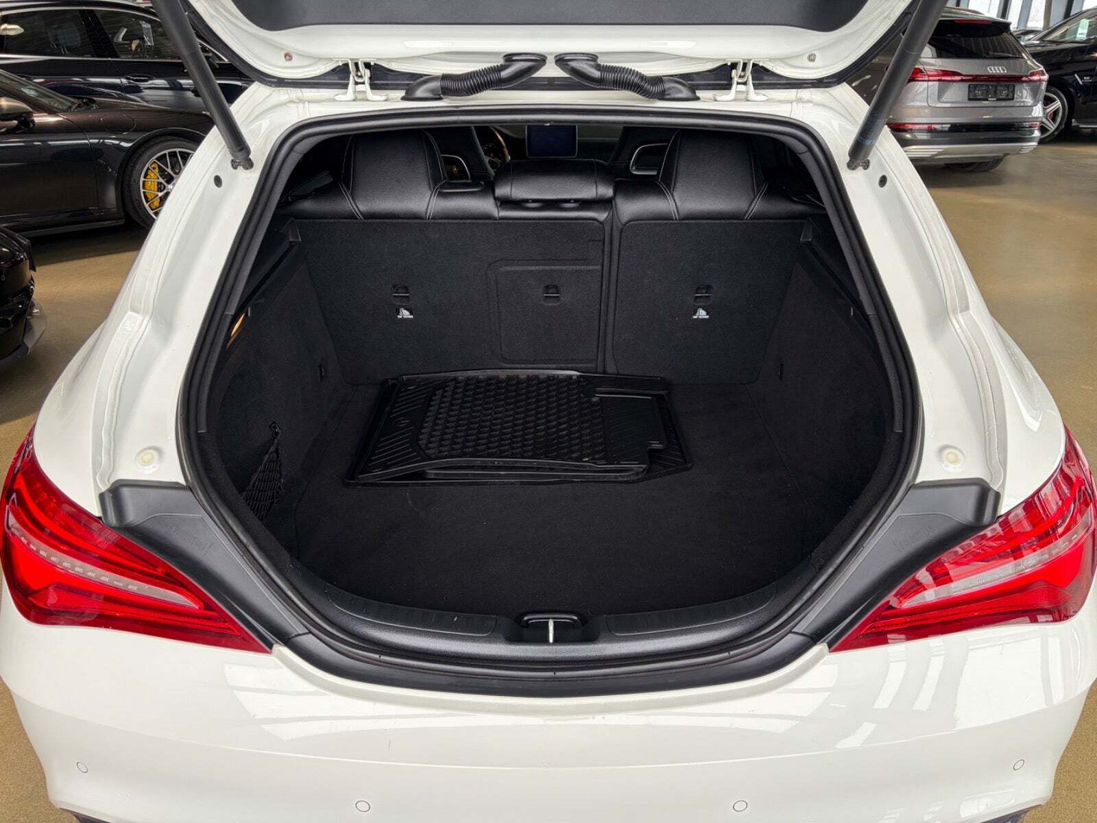 Hvid Mercedes CLA200 fra 2018