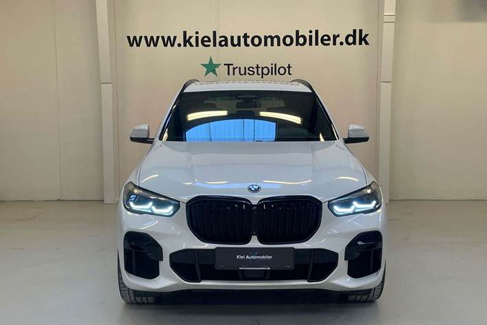 Blå BMW X5 fra 2021