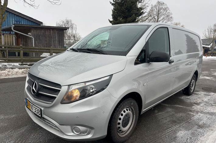 Hvid Mercedes Vito 114 fra 2019