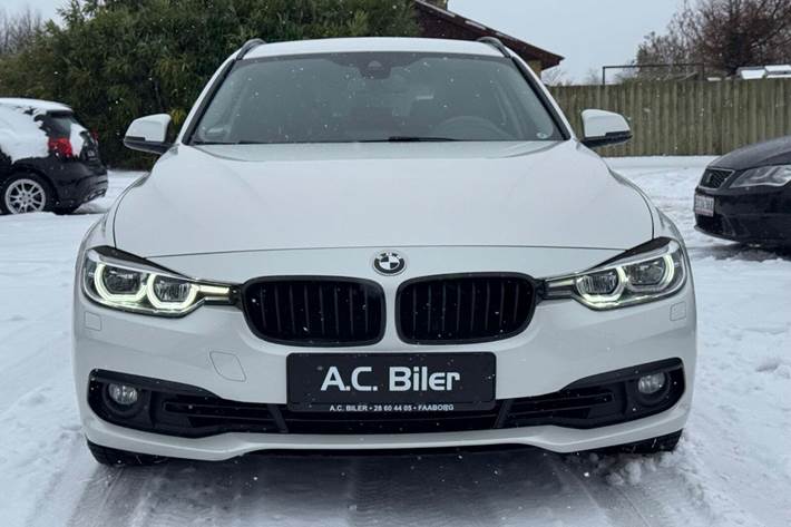 Hvid BMW 330i fra 2017