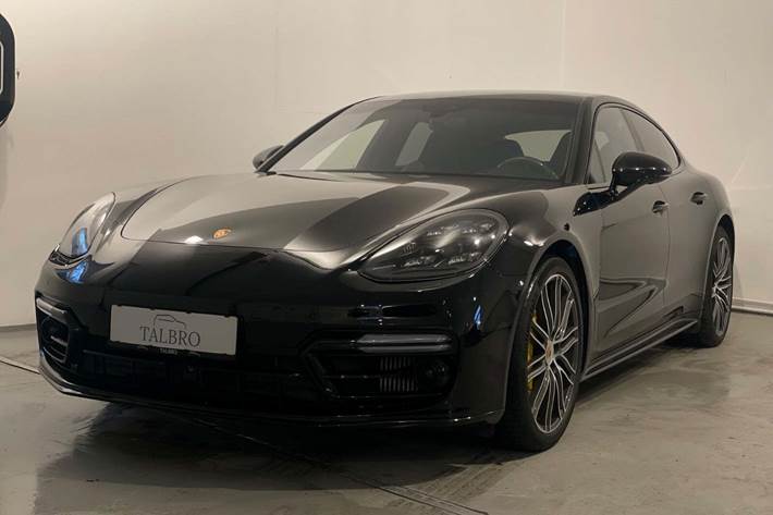 Gul Porsche Panamera Turbo fra 2016